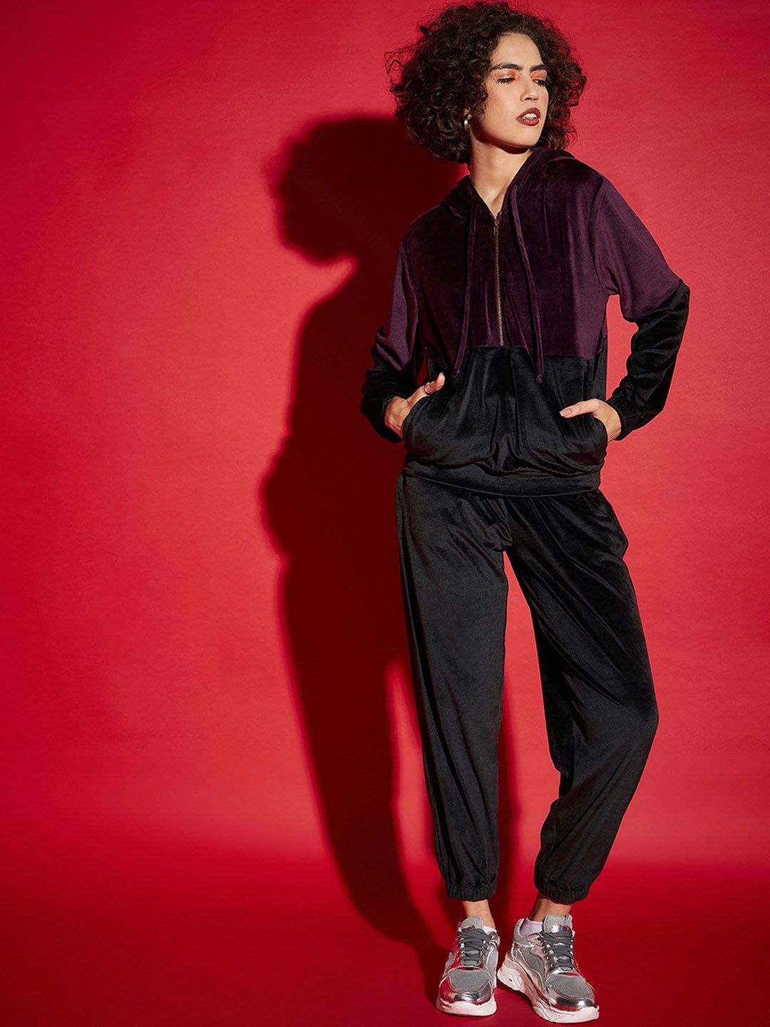 SASSAFRAS Maroon Colourblocked Velvet Sweatshirt With Joggers