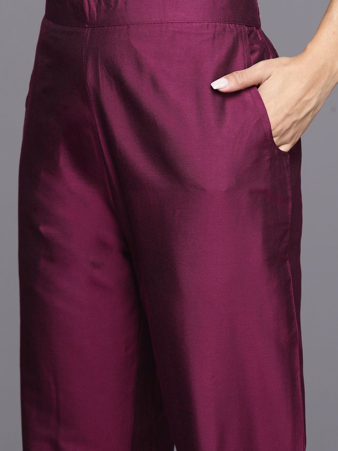 Gerua oleh Libas Wanita Motif Etnik Bersulam Kurta biasa dengan seluar dengan Dupatta