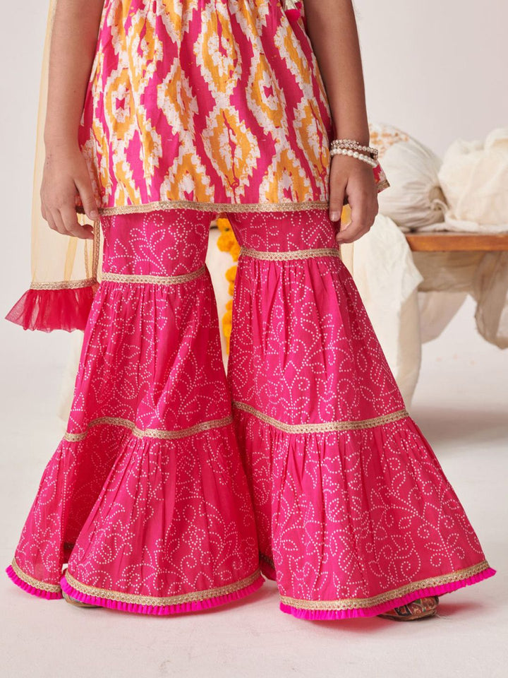 pspeaches Girls Floral Printed Regular Kurta with Sharara & With Dupatta