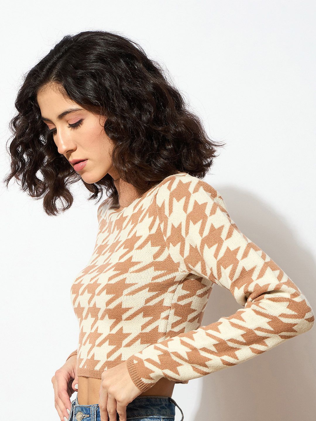 SASSAFRAS Women Brown & White Houndstooth Design Pullover