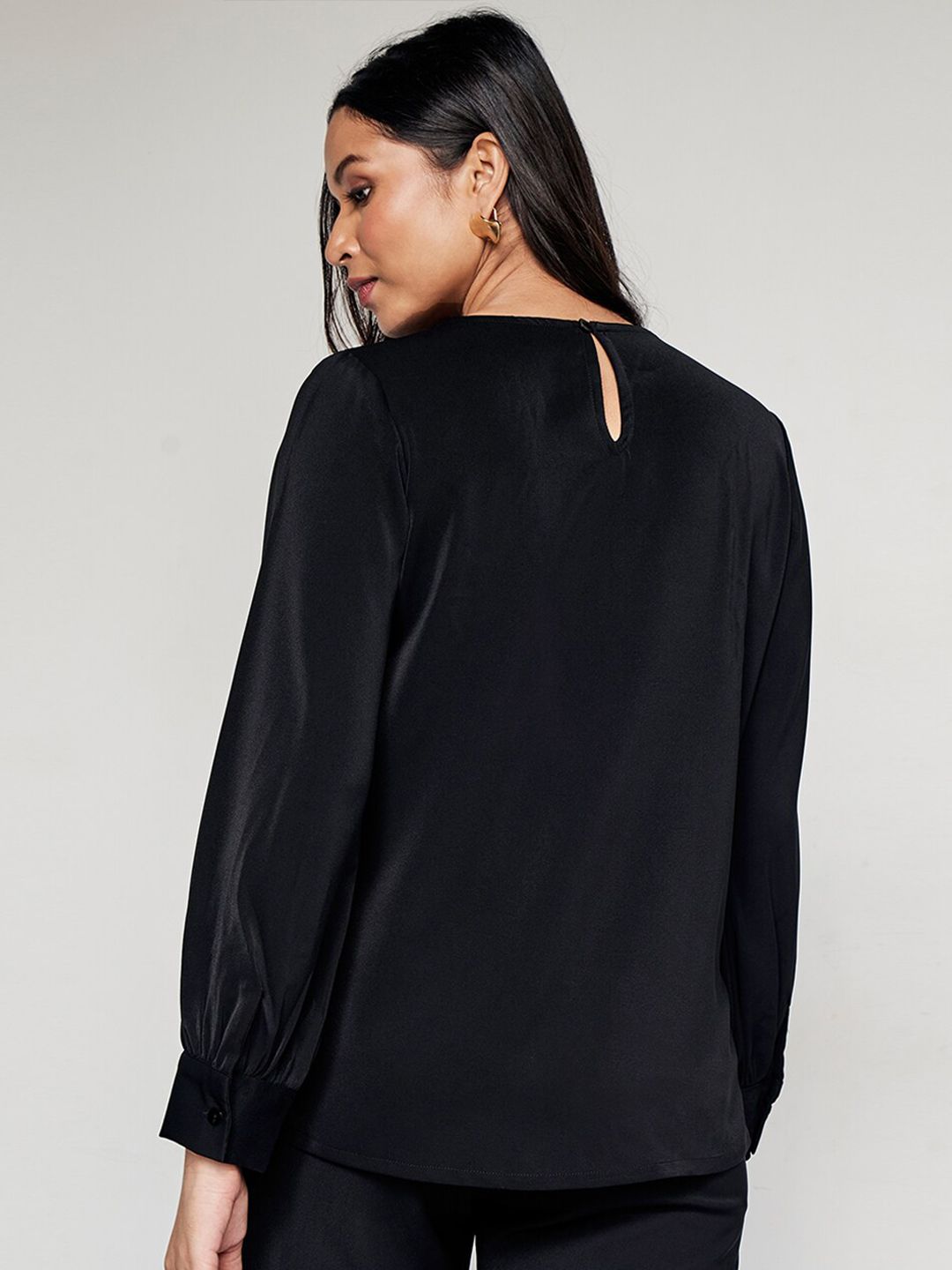 AND Keyhole Neck Long Sleeves Top