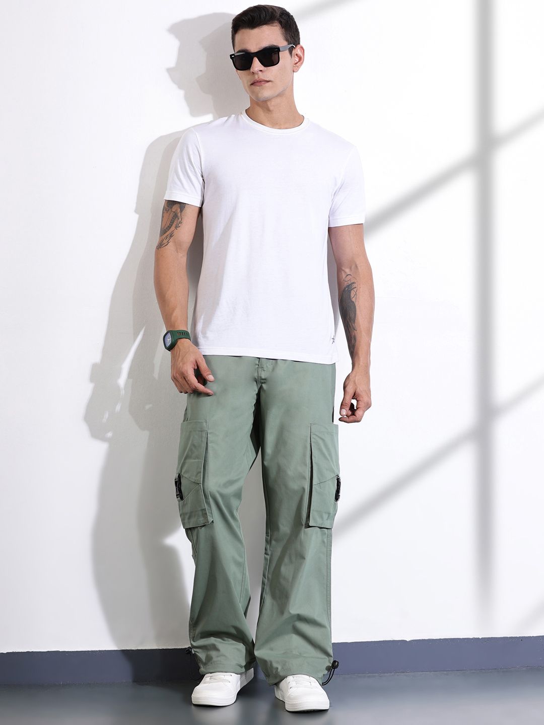 Thomas Scott Men Cotton Mid-Rise Original Cargos Trousers