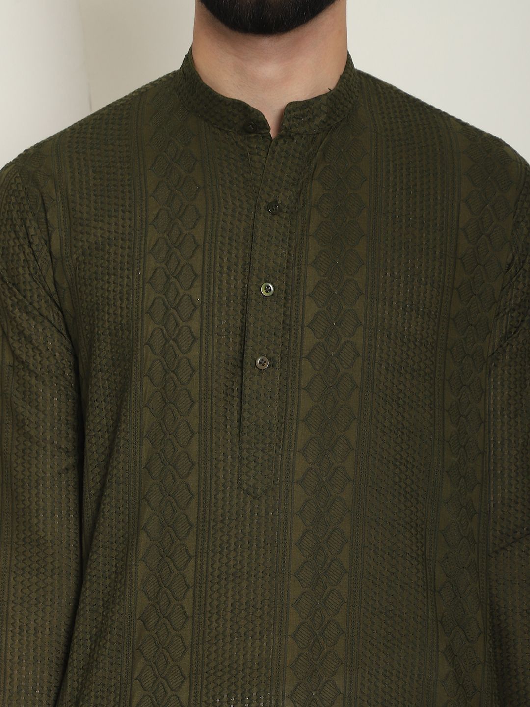 SOJANYA Geometric Embroidered Thread Work Pure Cotton Straight Kurta With Churidar