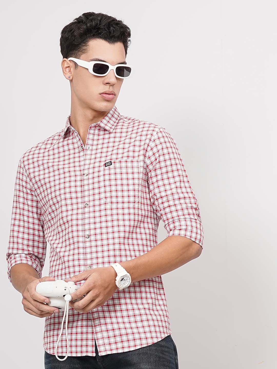 The Indian Garage Co Men White & Red Slim Fit Checked Casual Shirt