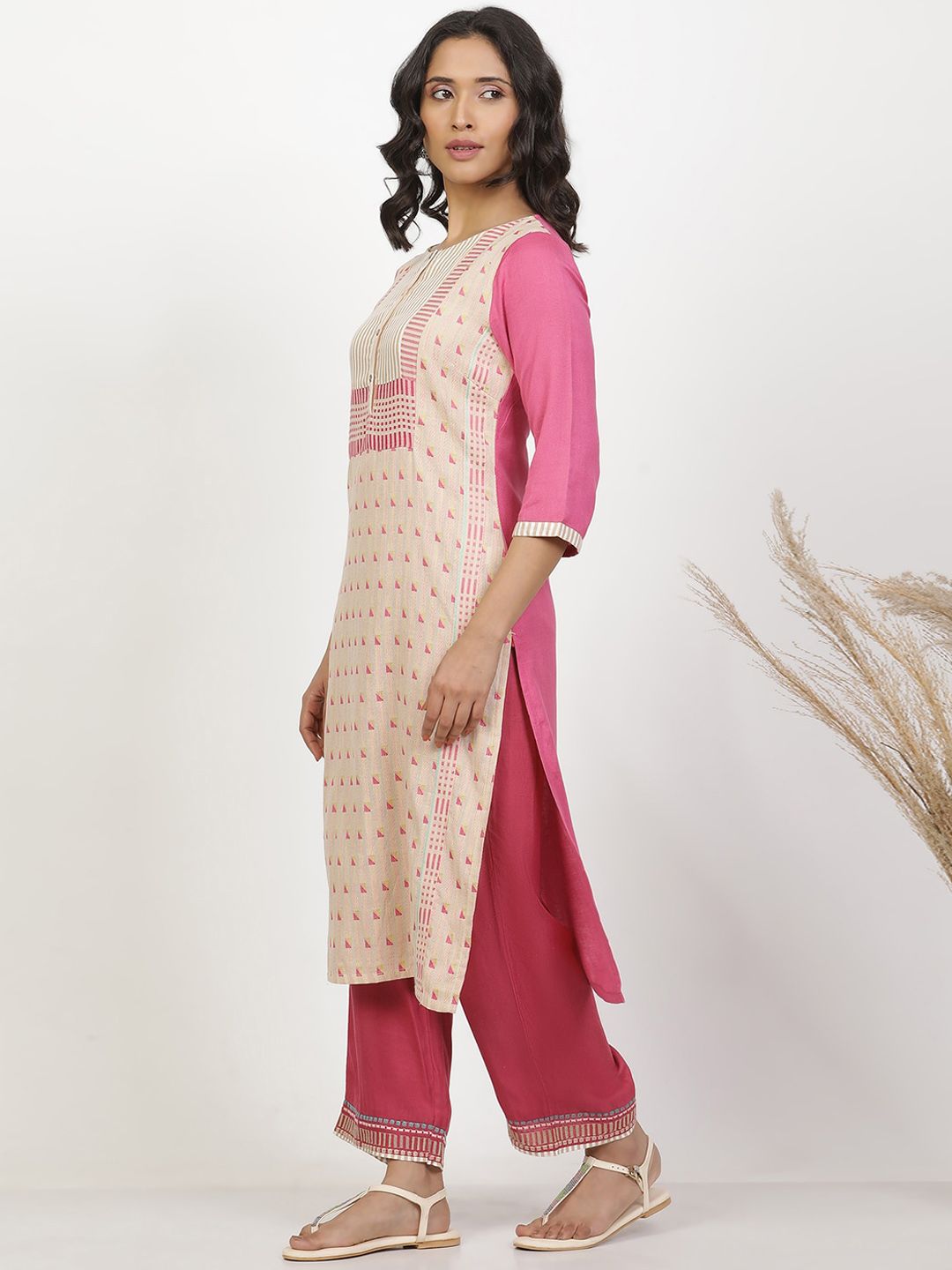 W Ethnic Motifs Printed Round Neck Regular Kurta with Trousers