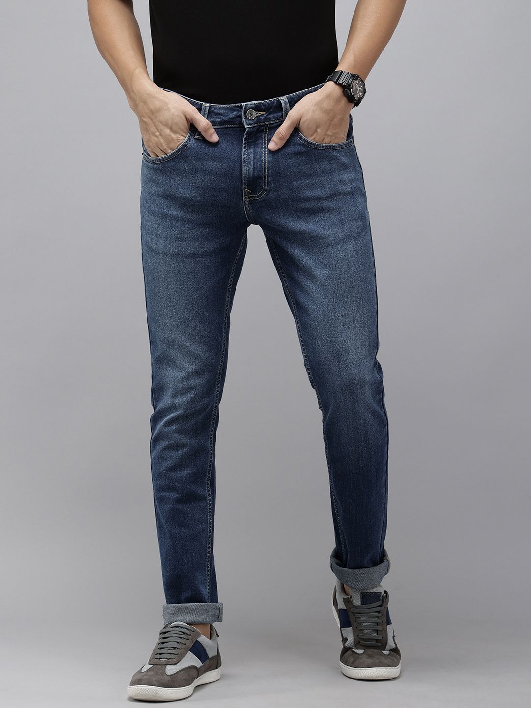 Spykar Men Slim sesuai dengan jeans yang boleh diperbaharui dengan cahaya rendah