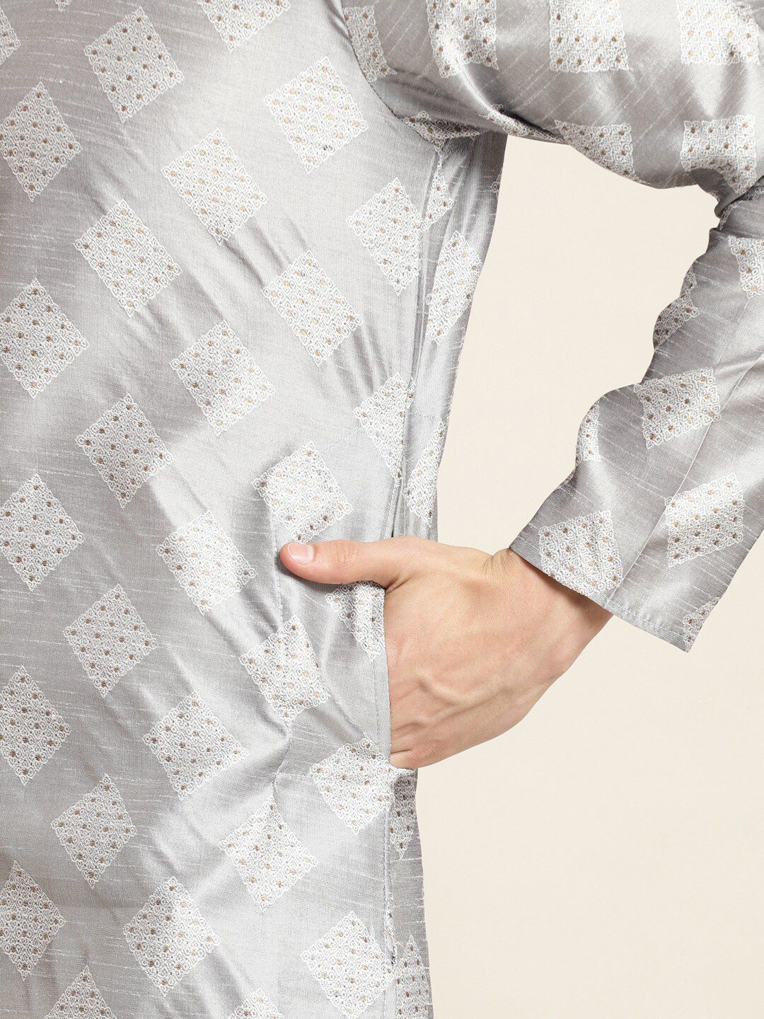SOJANYA Geometric Woven Design Jacquard Silk Kurta With Churidar
