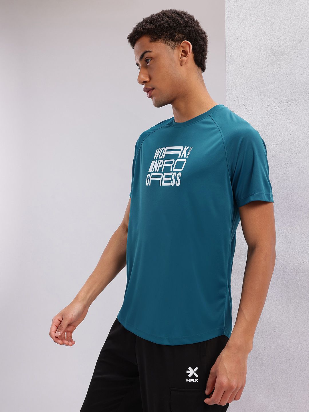 HRX oleh Hrithik Roshan Typography Print T-Shirt Latihan Rapid-Dry