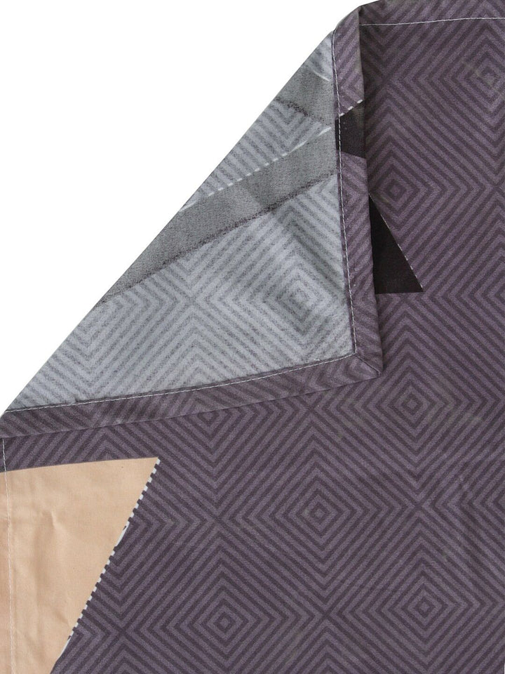 KLOTTHE Burgundy Geometric Polycotton 300 TC King Fine 2 Cadar dengan 4 Sarung Bantal-98 x 83 inci