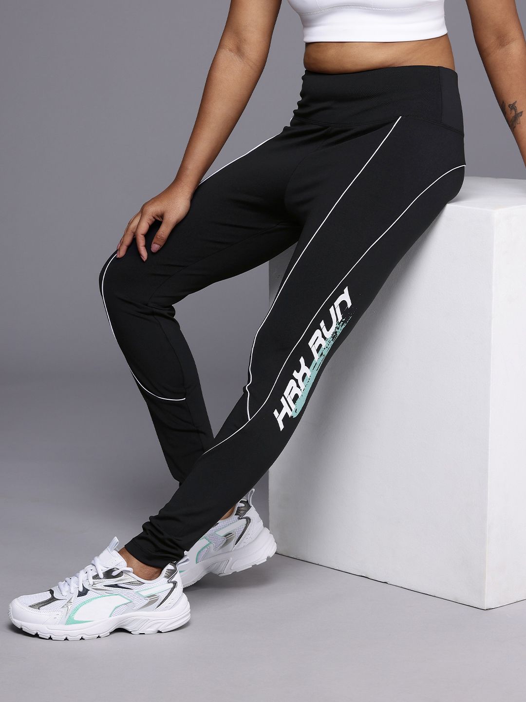 HRX by Hrithik Roshan Women Run On Cloudstrail Trackers Printed Rapid Dry Running Tights