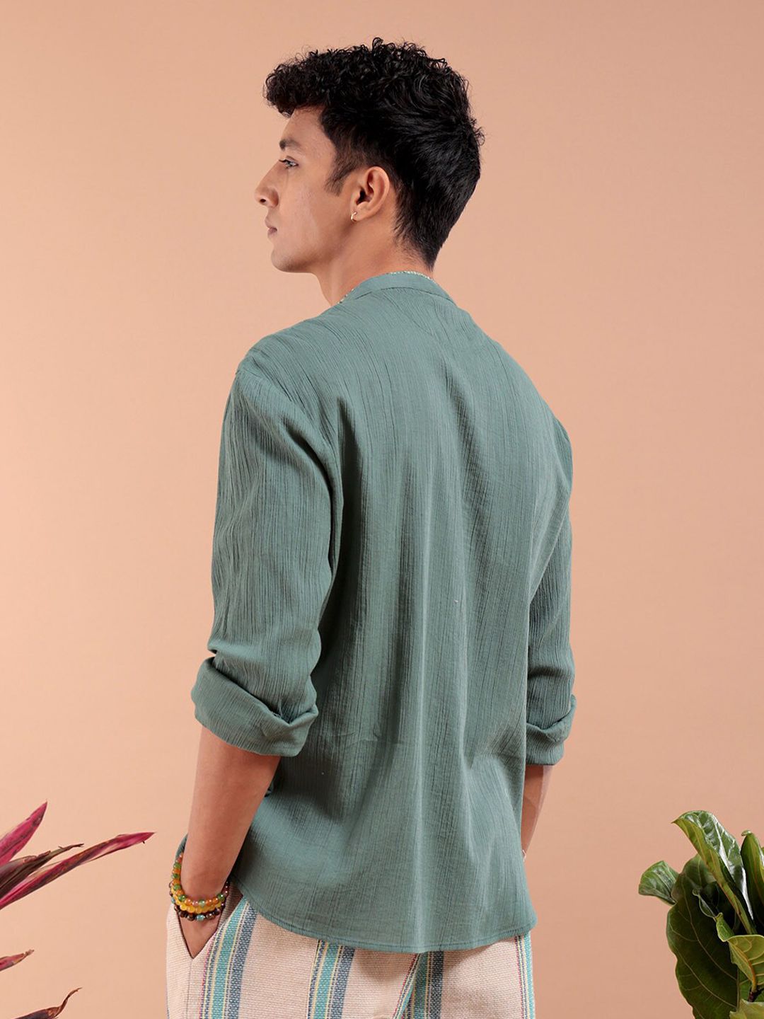 The Indian Garage Co Men Slim Fit Textured Mandarin Collar Resortwear Shirt