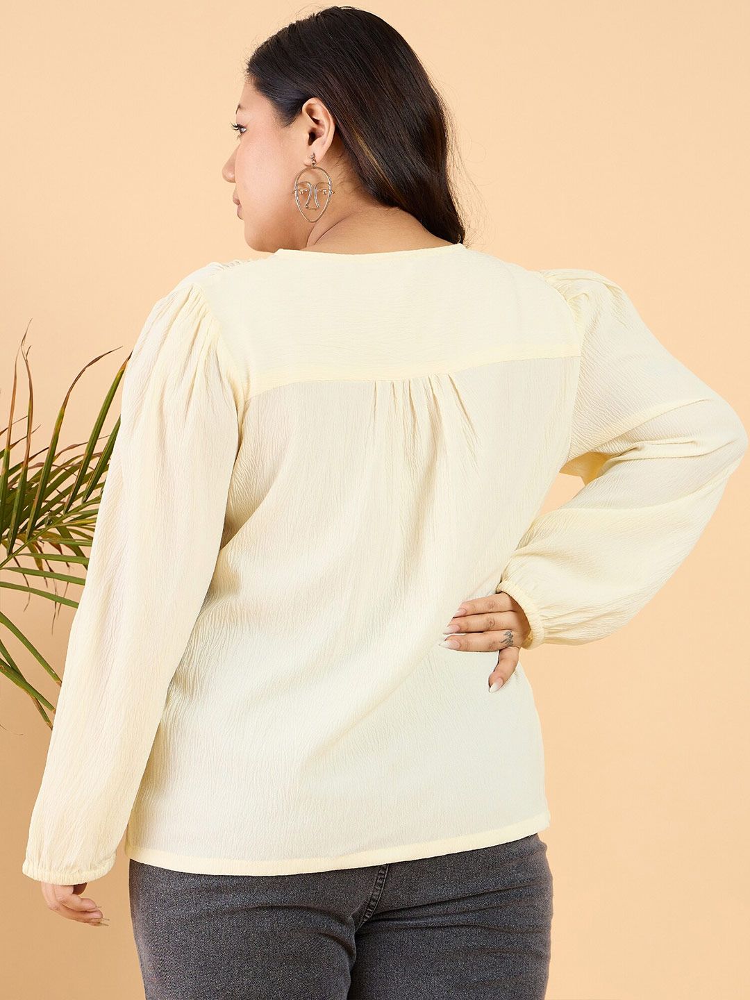 CURVY STREET Plus Size V-Neck Puff Sleeve Top