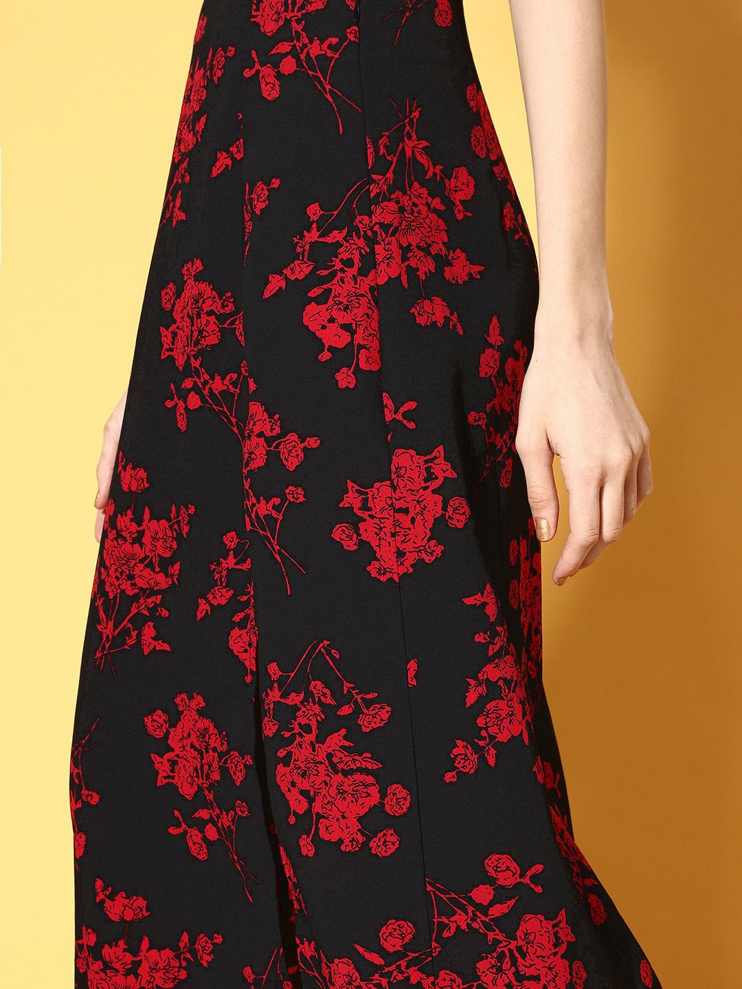 Berrylush Black Floral Vacay Attire