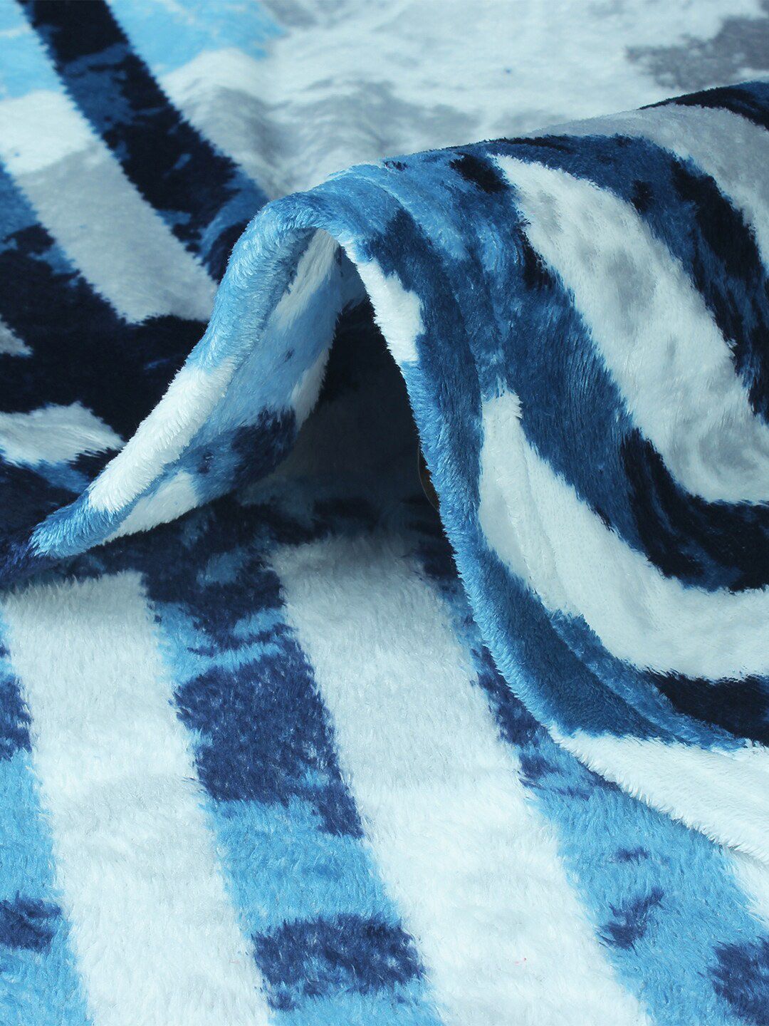 Story@home Grey & Blue Geometric AC Room 300 GSM Single Bed Blanket