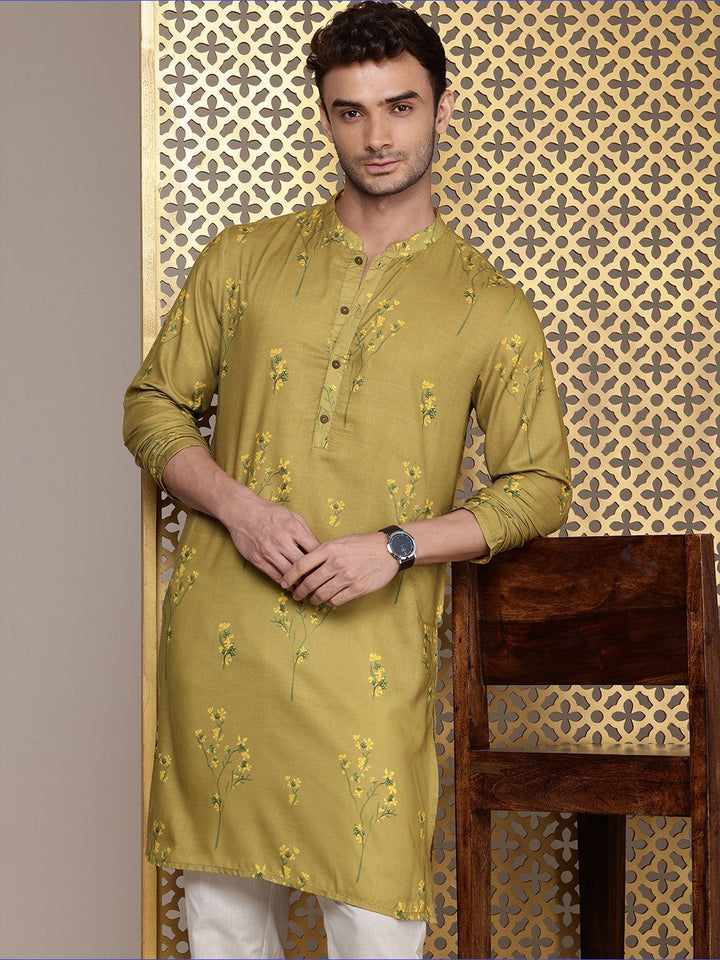 House of Pataudi Floral Printed Regular Jashn Kurta With Trousers