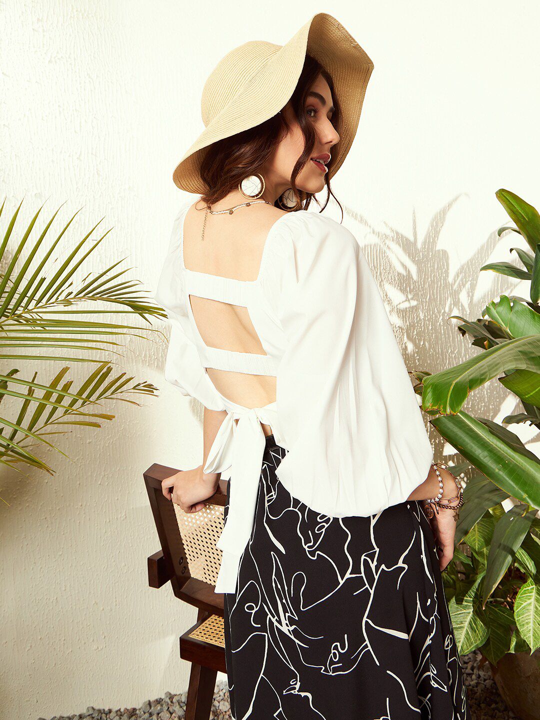 Berrylush Sweetheart Neck Puff Sleeve Styled Back Crop Top