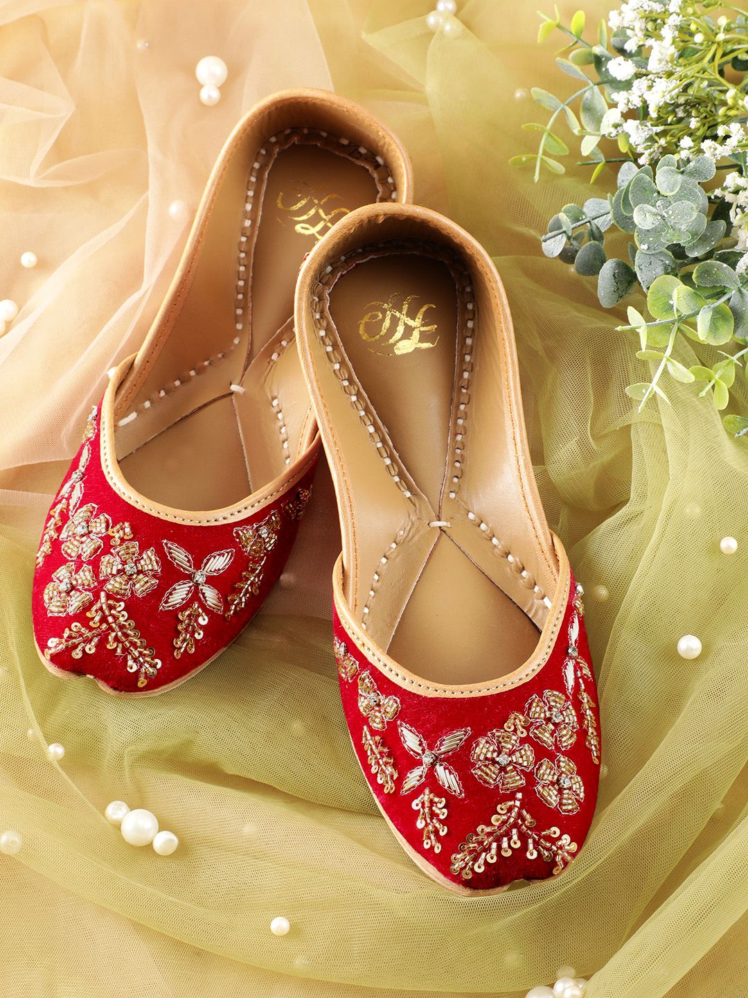 House of Pataudi Women Embellished Ethnic Mojaris Flats