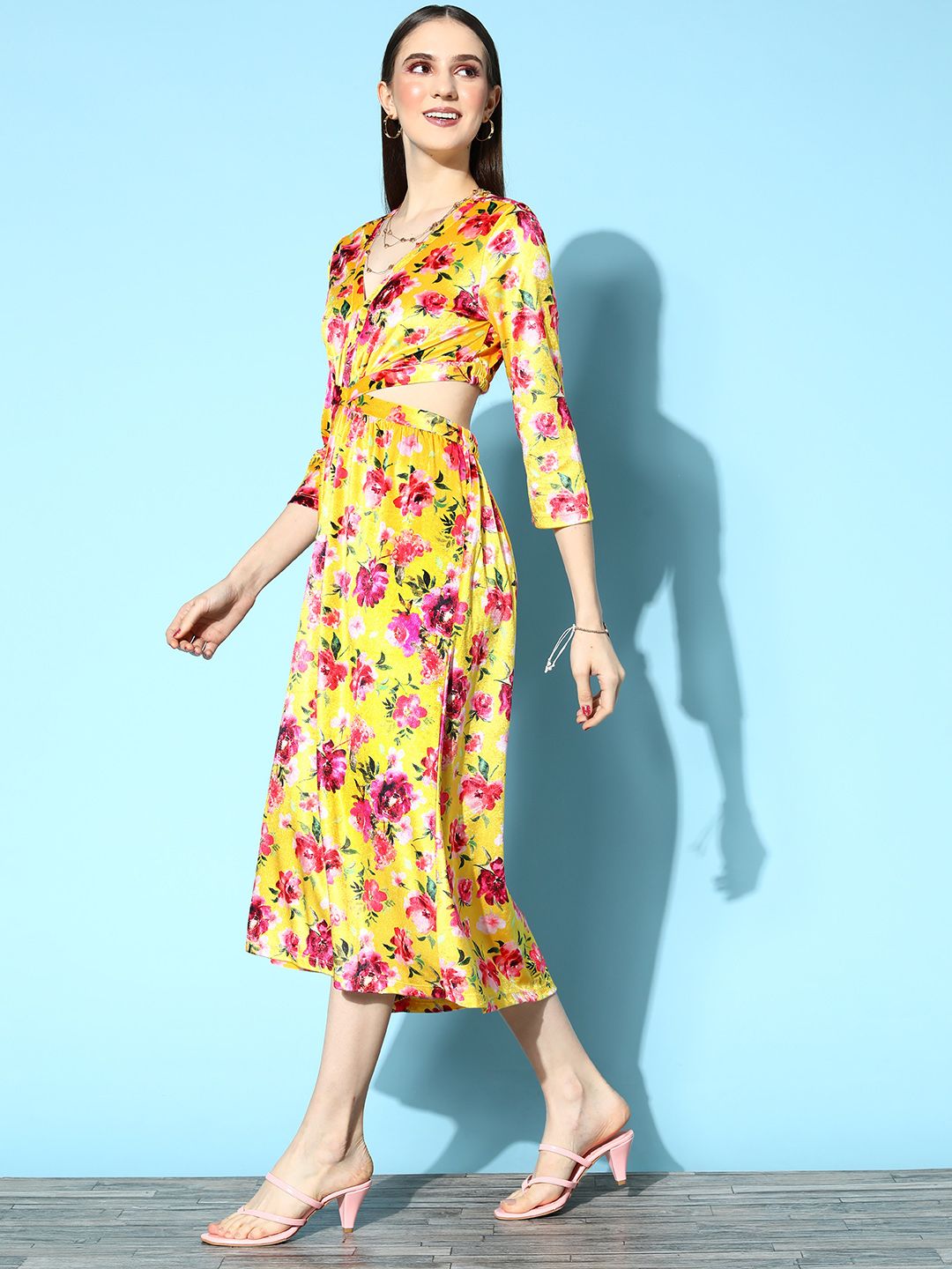 Sassafras Wanita Kuning Floral memotong pakaian