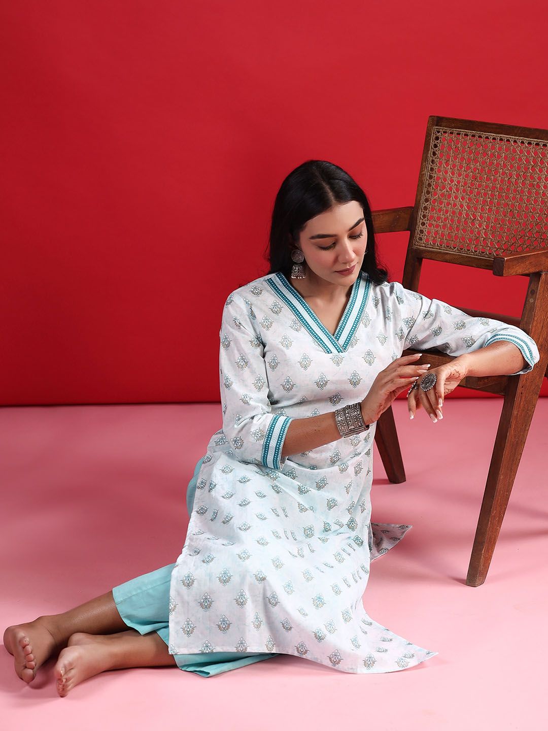 Indo Era Floral Printed V-Neck Long Sleeves Straight Cotton Kurta