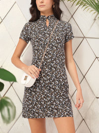 DressBerry Monochrome Blooms Floral Printed Monochrome Keyhole Neck Sheath Mini Dress