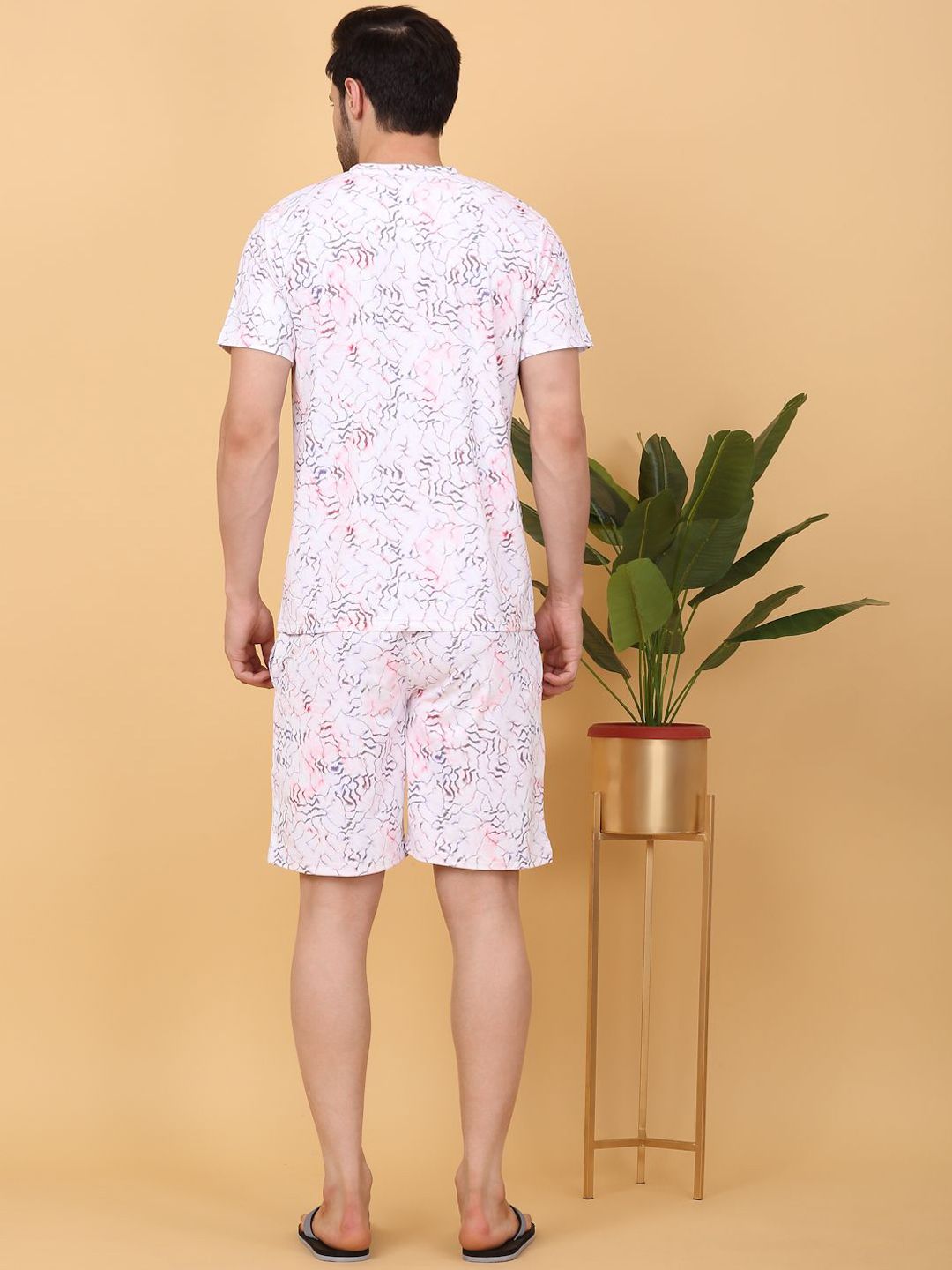 Sweet Dreams Men White & Pink Graphic Printed Round Neck T Shirt & Shorts