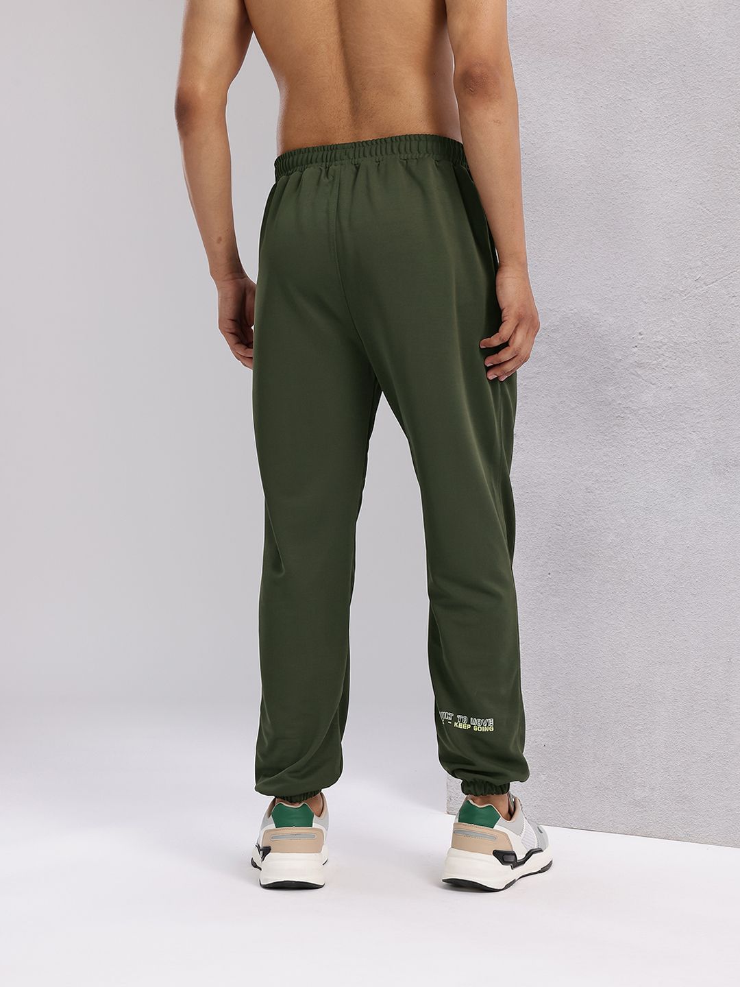 HRX by Hrithik Roshan Men Typography Print Rapid-dry Mid-Rise Regular Fit Training Joggers