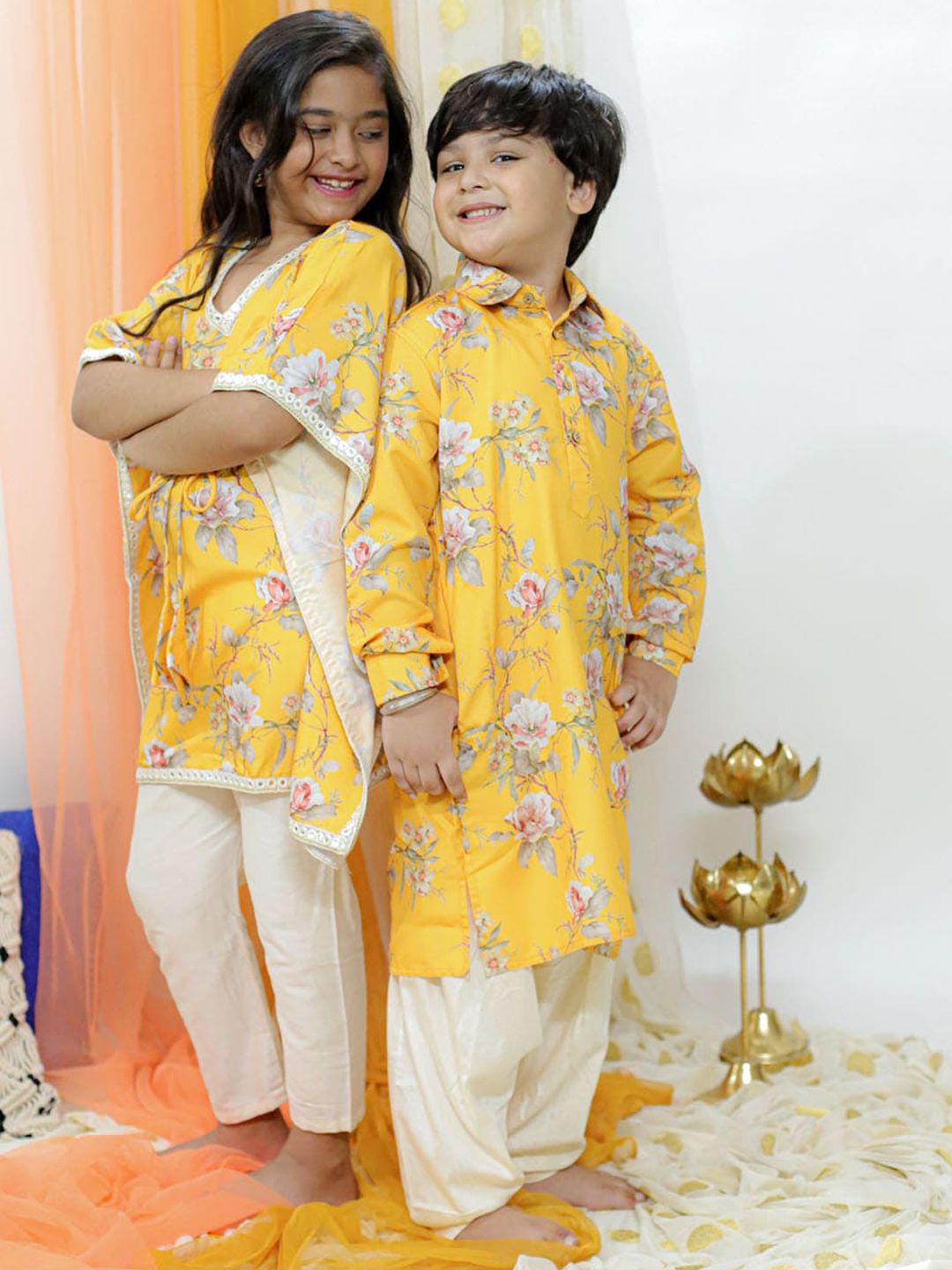 VASTRAMAY Girls Floral Printed Mirror Work Kaftan Kurta With Trousers