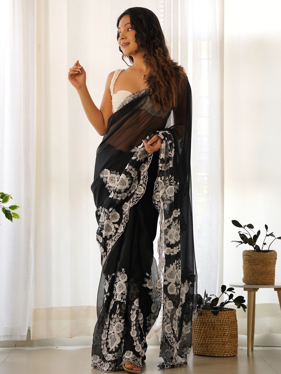 Saree mall Embroidered Organza Sarees