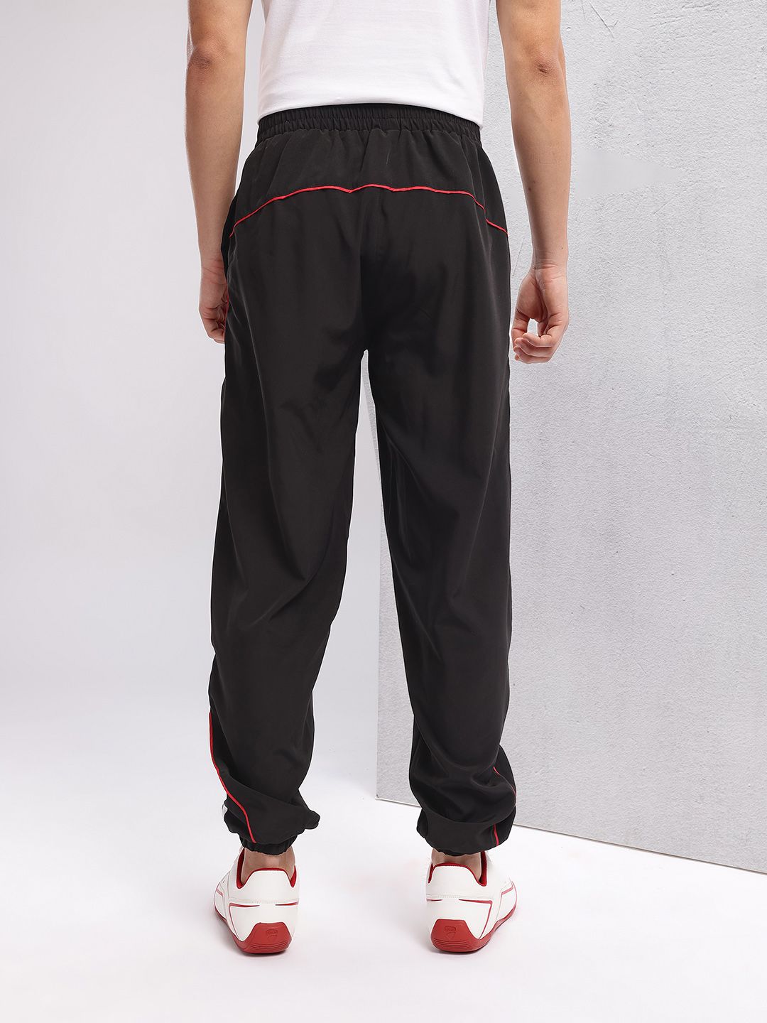 HRX by Hrithik Roshan Men Side Striped Joggers