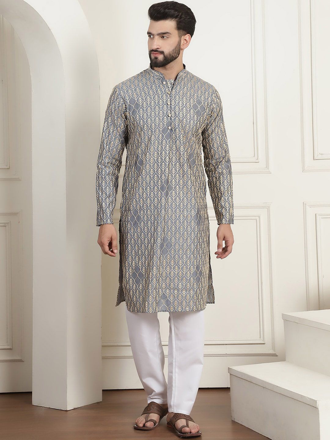 SOJANYA Floral Embroidered Mandarin Collar Pure Cotton Straight Kurta