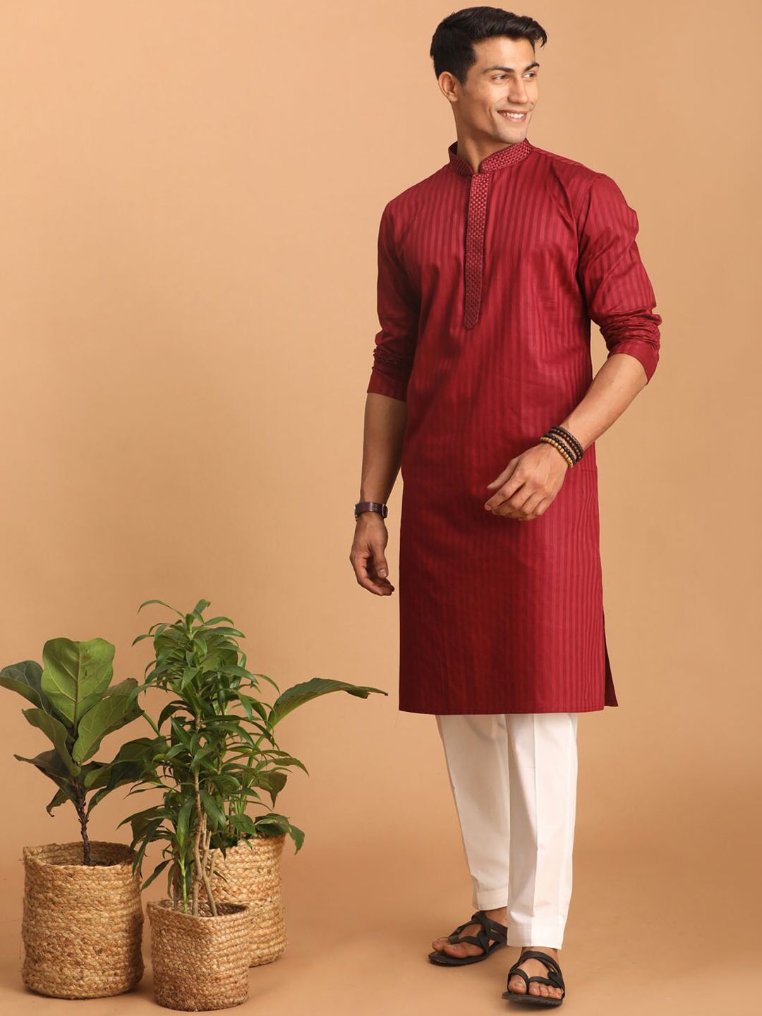 VASTRAMAY Striped Thread Work Kurta with Pyjamas