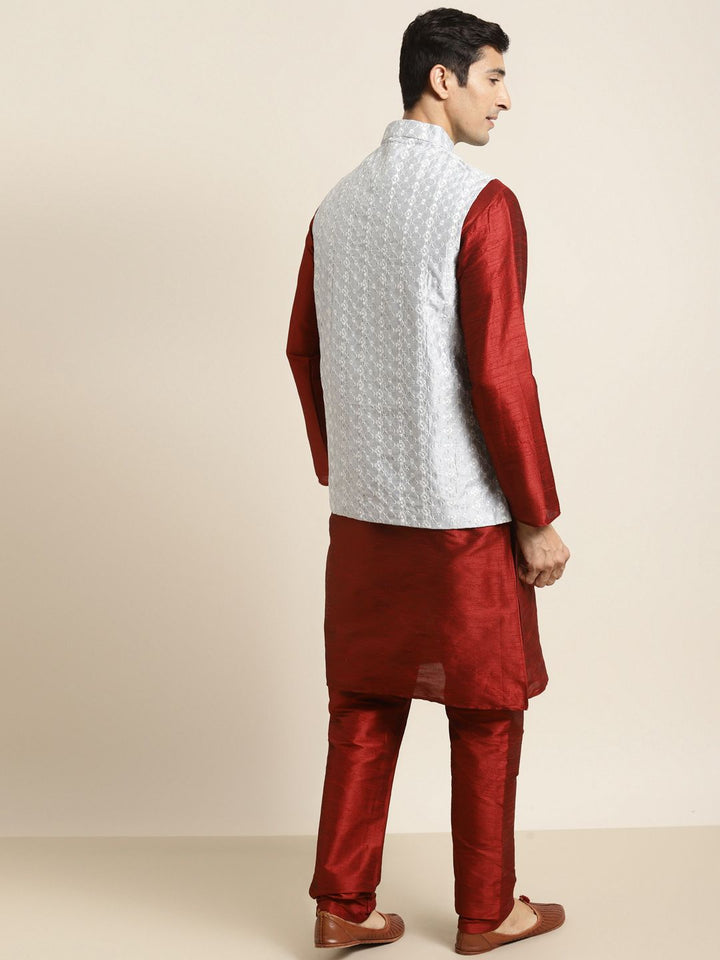 SOJANYA Men Maroon Kurta dengan Jaket Churidar & Nehru