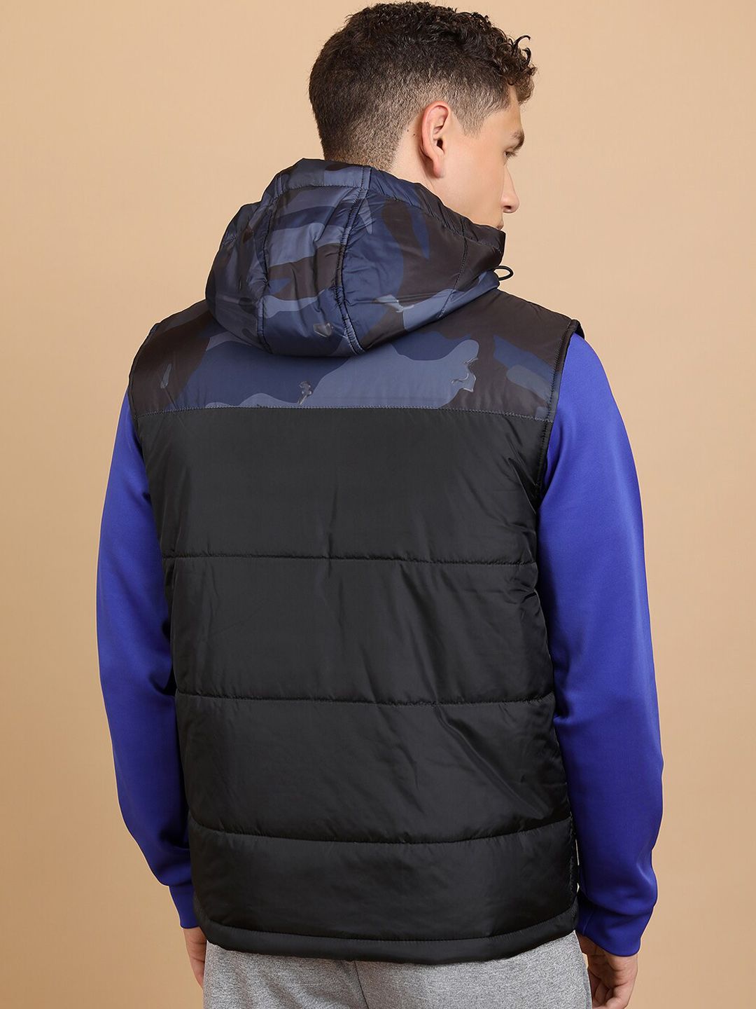 HIGHLANDER Colourblocked Hooded Neck Sleeveless Zip Detail Puffer Jacket
