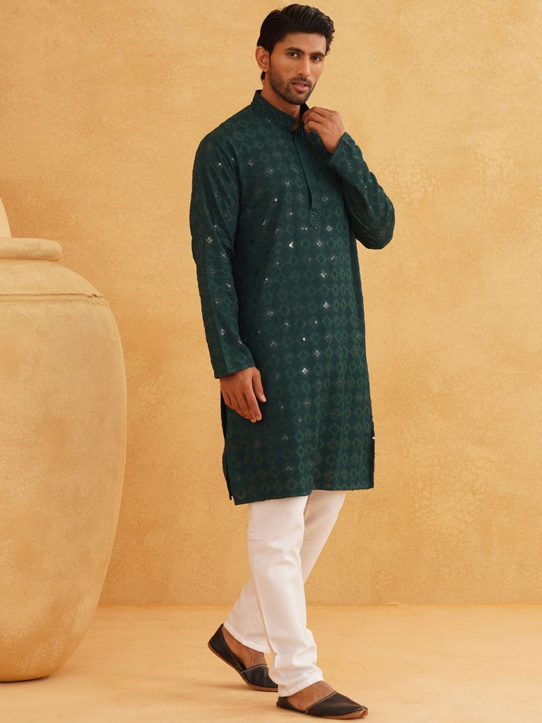SOJANYA Benang Kolar Mandarin Bersulam Geometrik Berfungsi Kurta Kapas Tulen Dengan Churidar