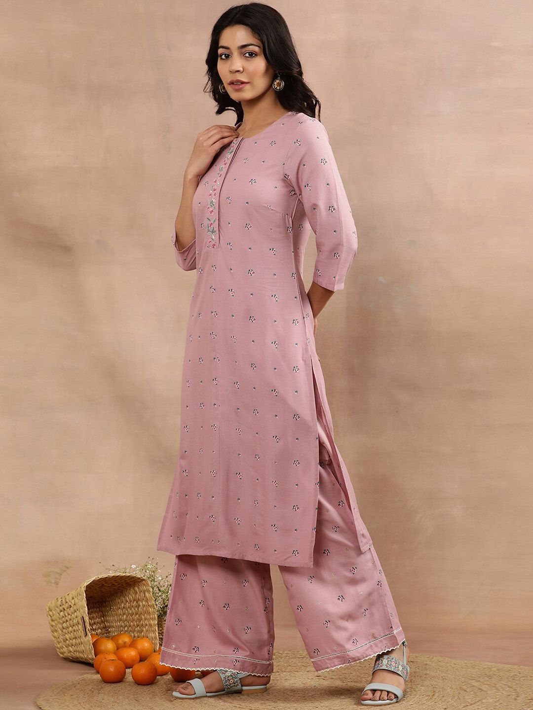W Floral Printed Regular Thread Work Kurta with Trousers & With Dupatta