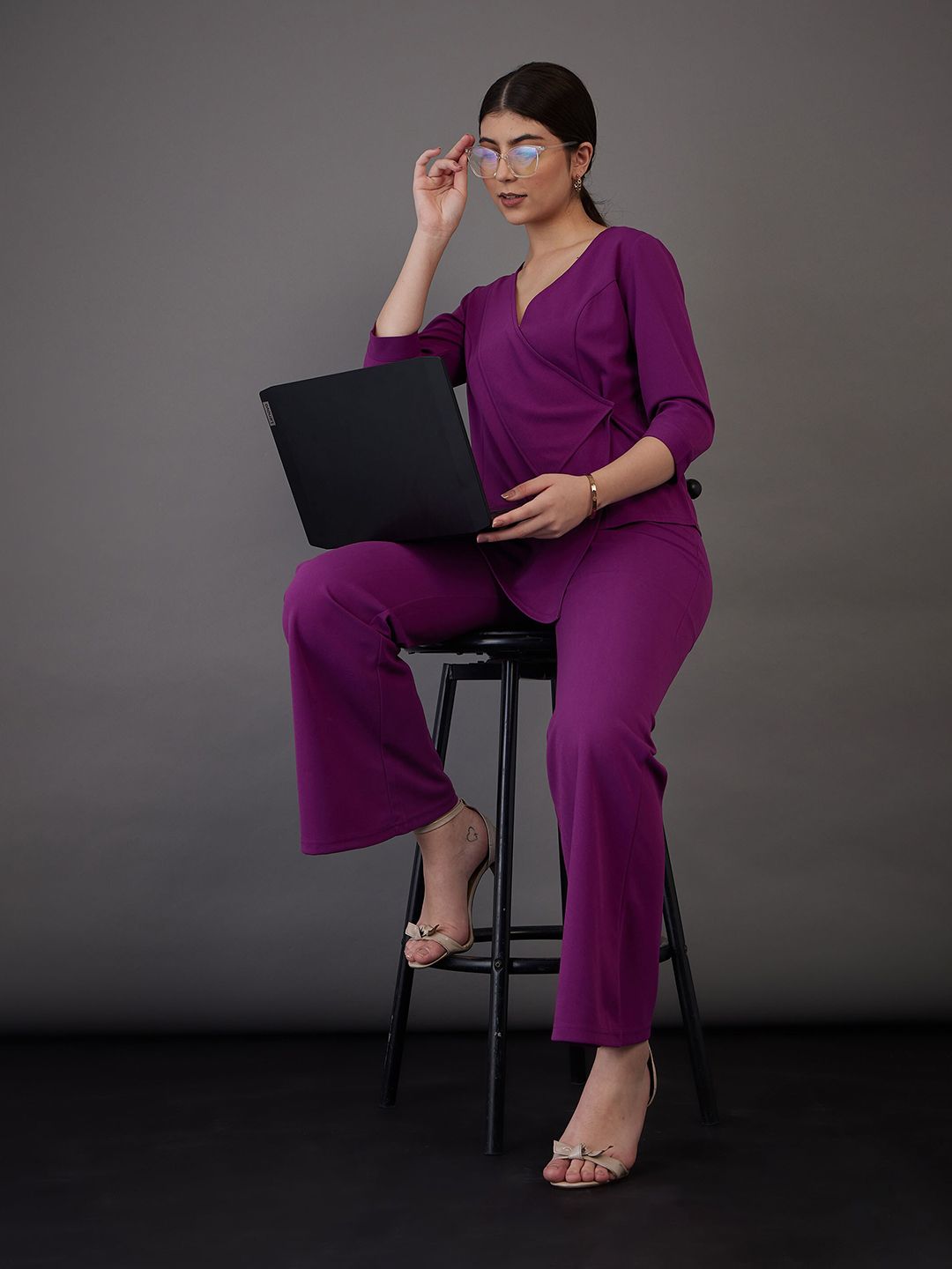 SASSAFRAS worklyf V-Neck Asymmetric Top