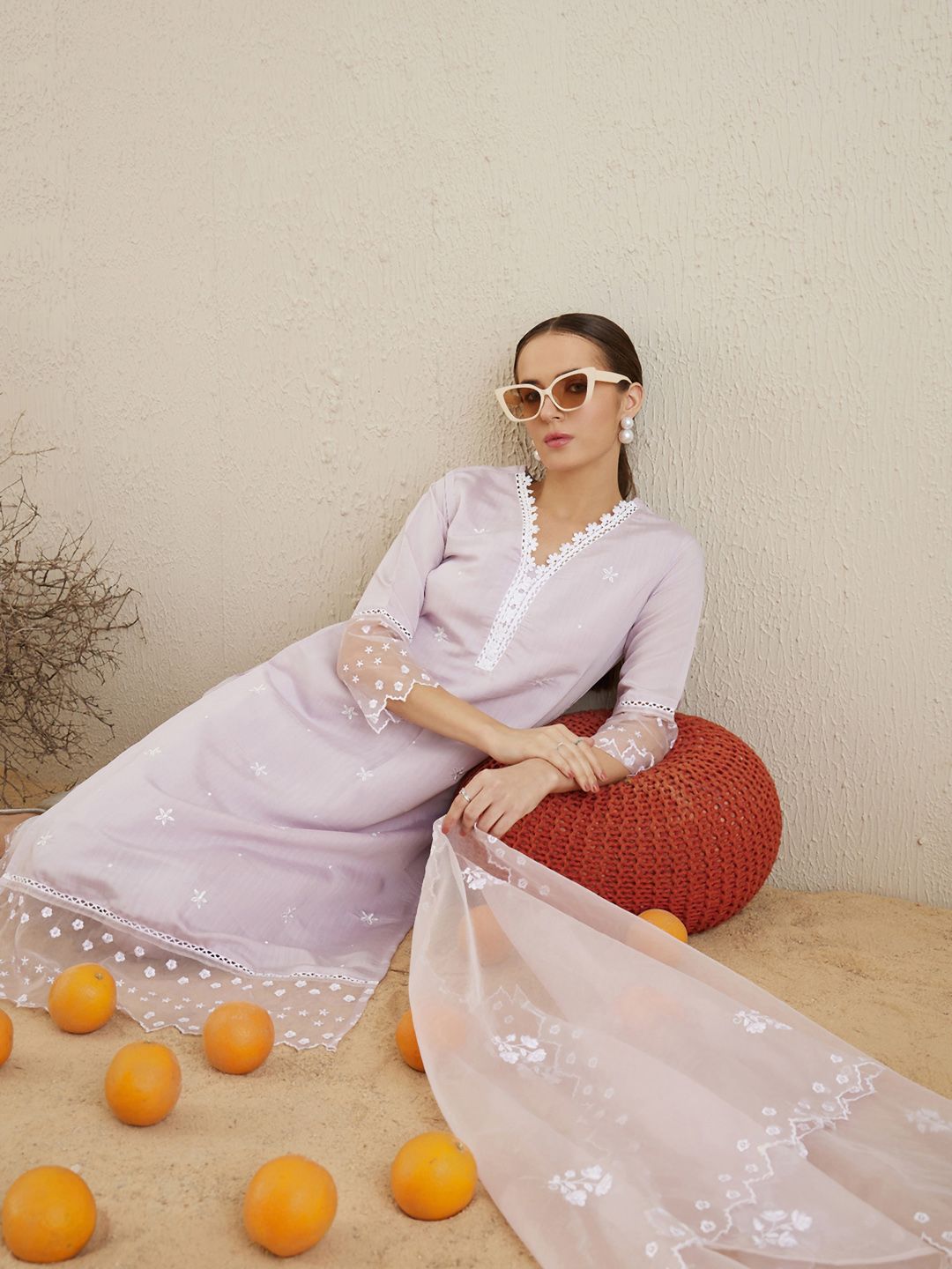 Kurta Kerja Benang V-Neck Era Indo Era dengan Seluar & Dupatta