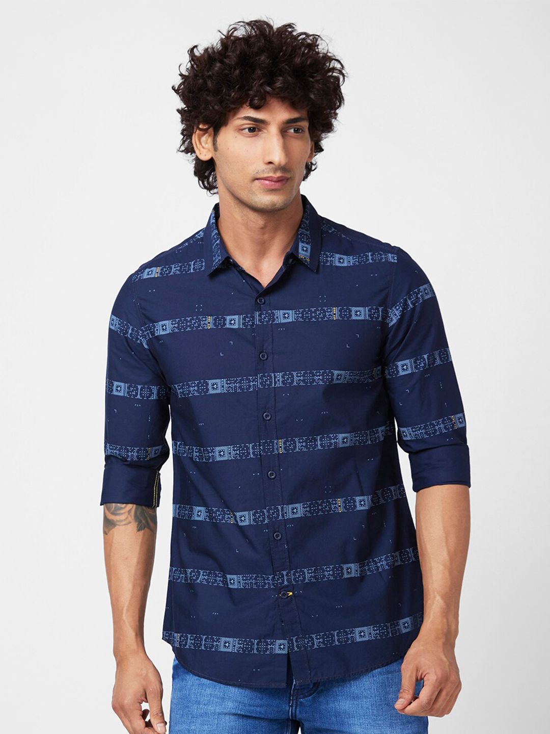 SPYKAR Men Slim Fit Horizontal Striped Cotton Poplin Casual Shirt
