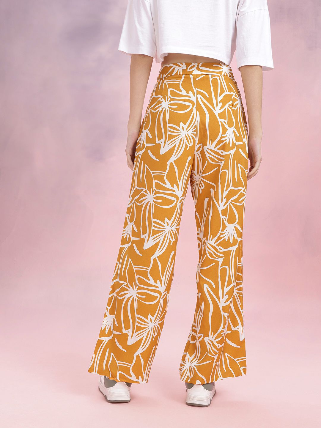 DressBerry Women Floral Printed High-Rise Trousers