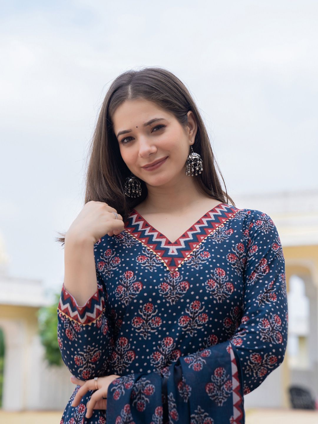 Kalini Floral dicetak lurus kurta dengan seluar & dupatta
