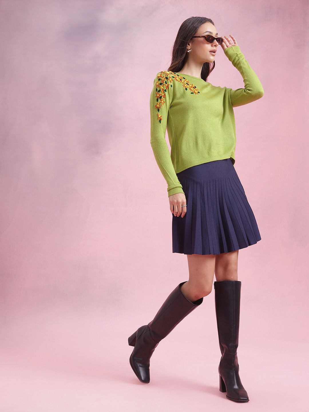 DressBerry Floral Embroidered Detail Pullover