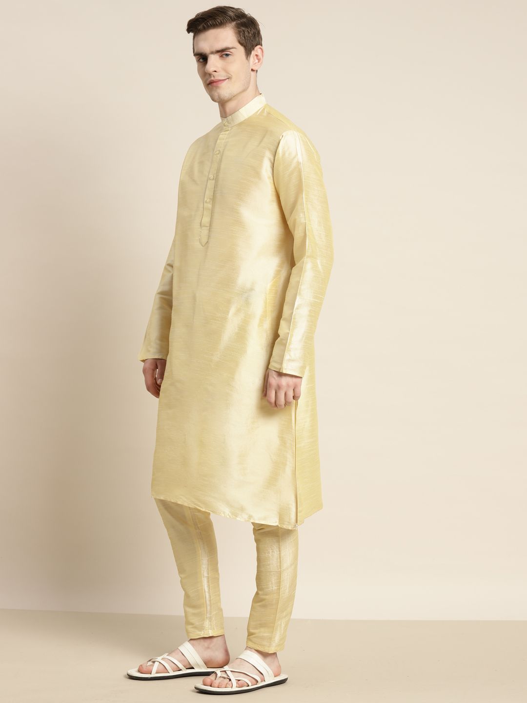 SOJANYA Kurta Solid Lelaki dengan Jaket Nehru Bersulam Motif Churidar & Etnik