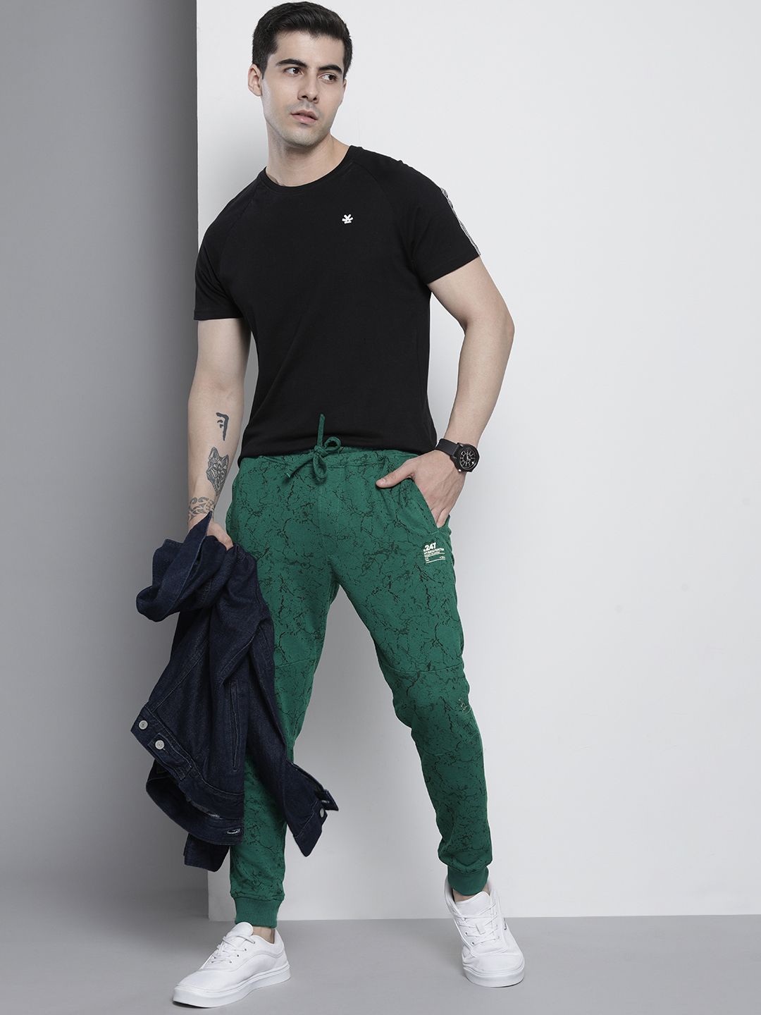 The Indian Garage Co Men Textured Slim Fit Joggers
