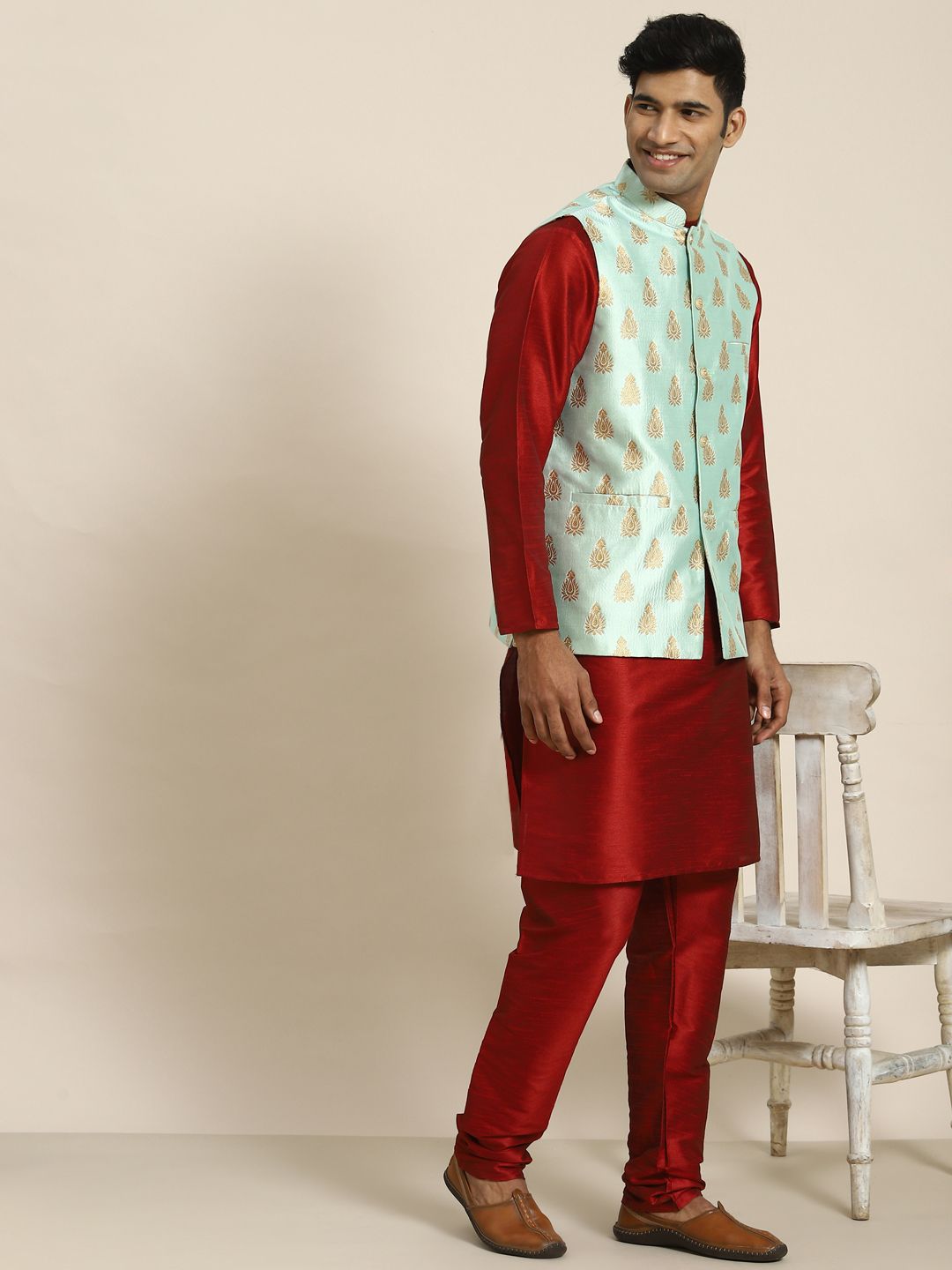 SOJANYA Men Woven Design Kurta with Churidar with Nehru Jacket