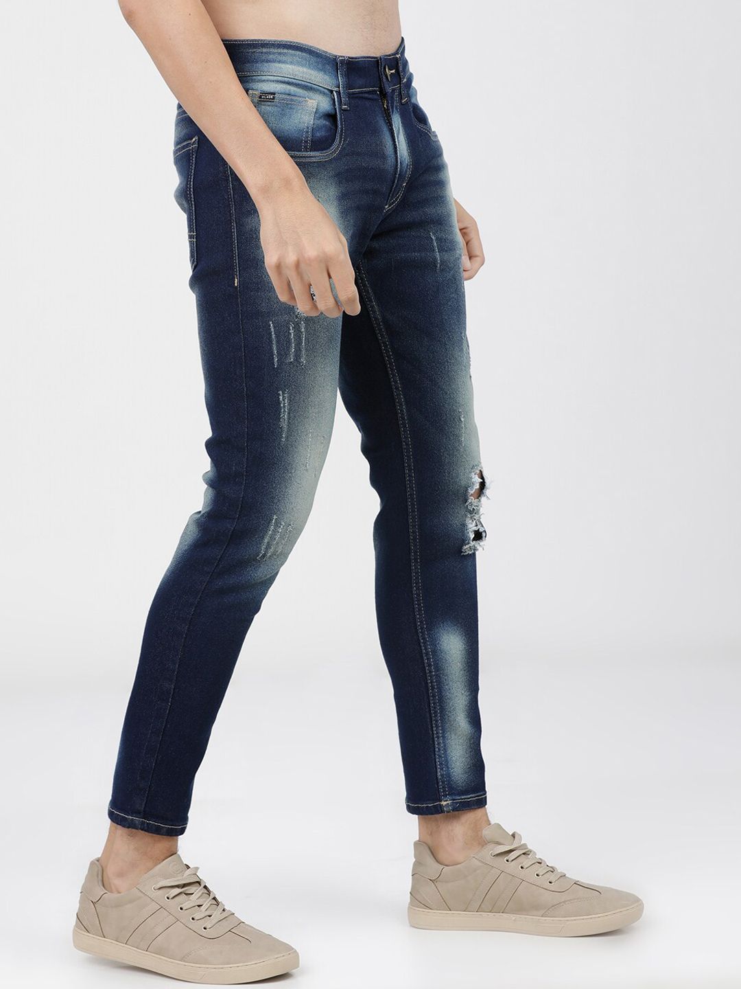 HIGHLANDER Men Blue Tapered Fit Mildly Distressed Heavy Fade Jeans