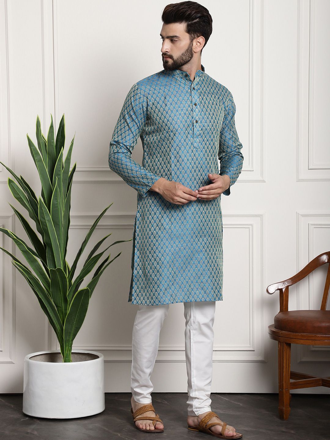 SOJANYA Men Blue & Off-White Woven Design Kurta with Churidar