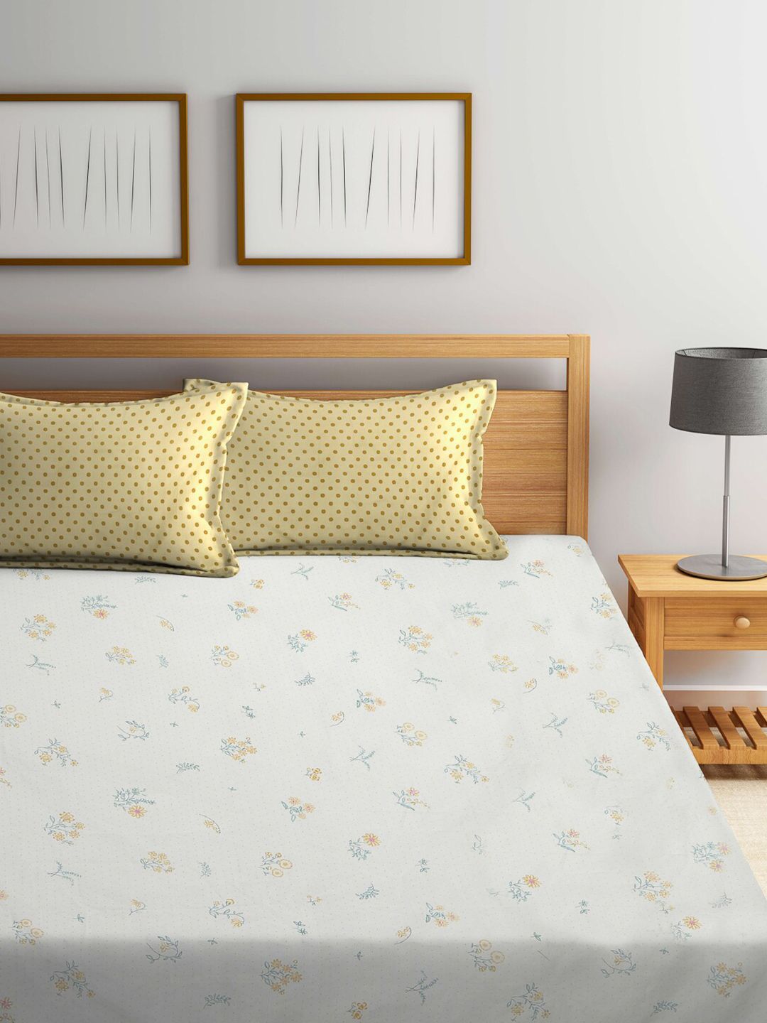 KLOTTHE  Floral Printed 300 TC Fitted Super King Bedsheet with 2 Pillow Covers