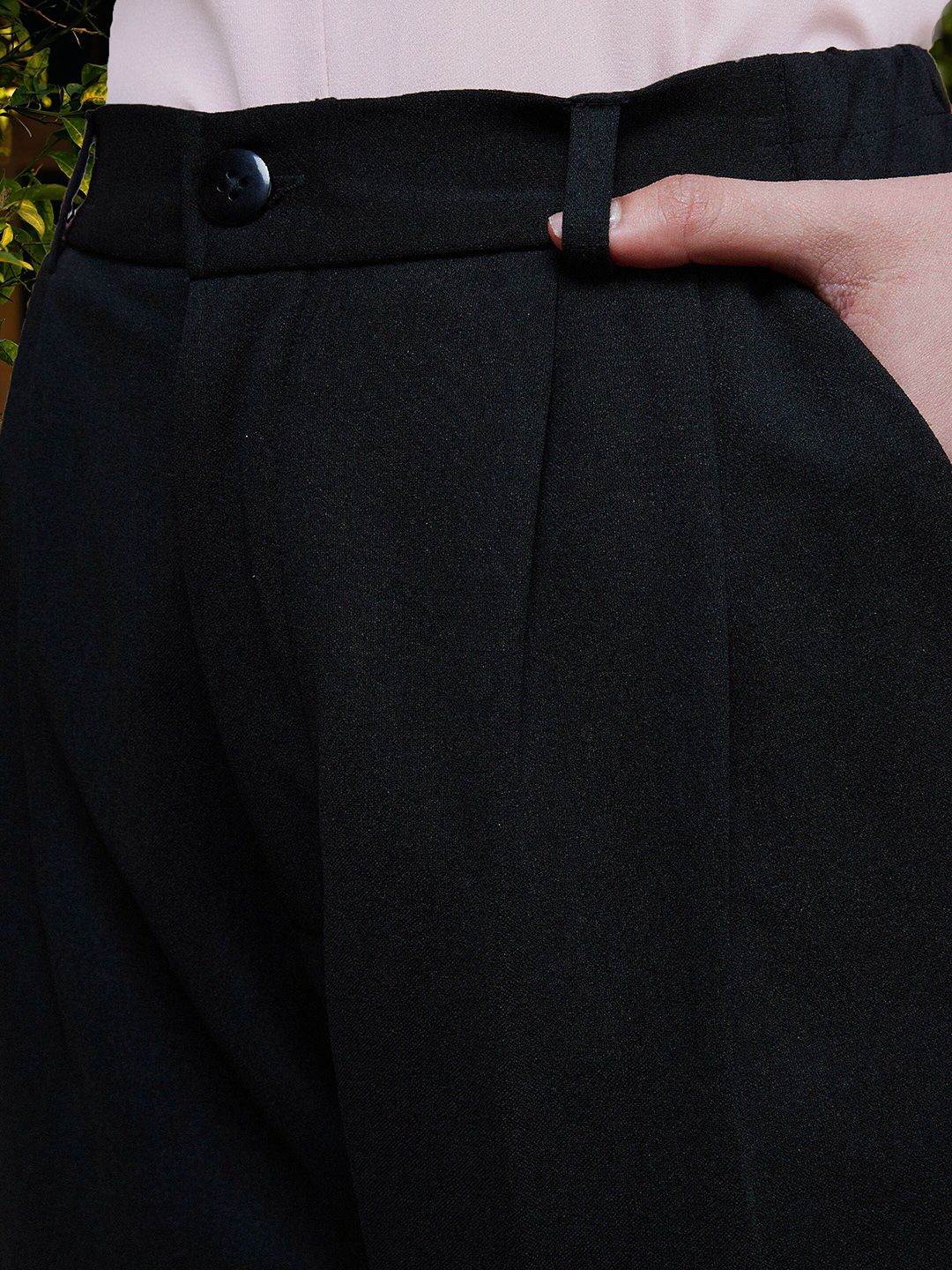 SASSAFRAS Women Tapered Fit Mid-Rise Pleated Trousers