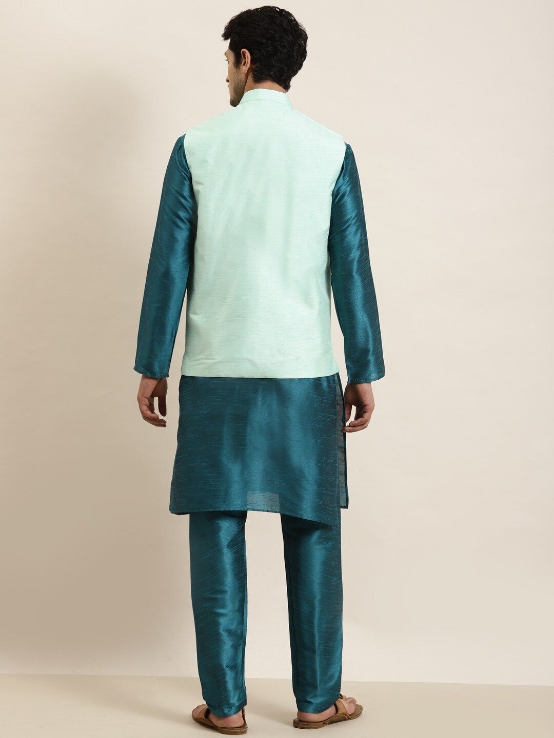 SOJANYA Kurta Lurus Kolar Mandarin Dengan Jaket Churidar & Nehru