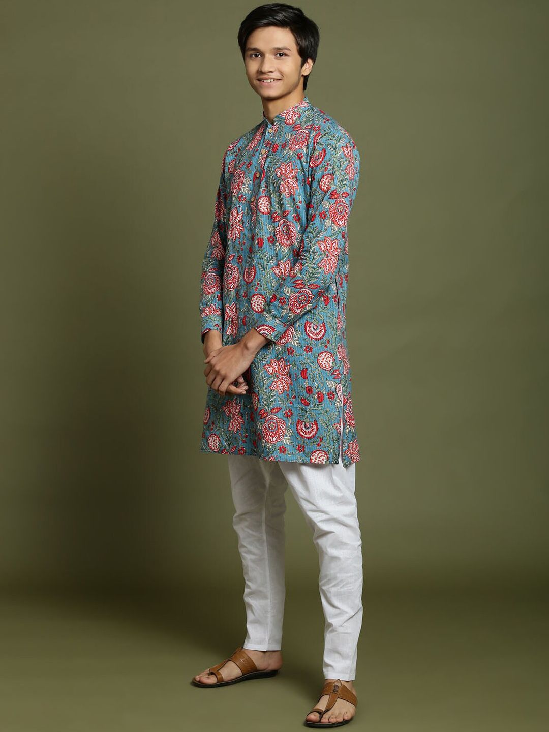 VASTRAMAY Floral Printed Regular Mandarin Collar Pure Cotton Kurta with Pyjamas